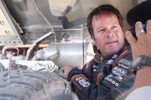 Dakar 2012: Furieuze Robby Gordon snijdt slang af: "Kiss my a.." + VIDEO